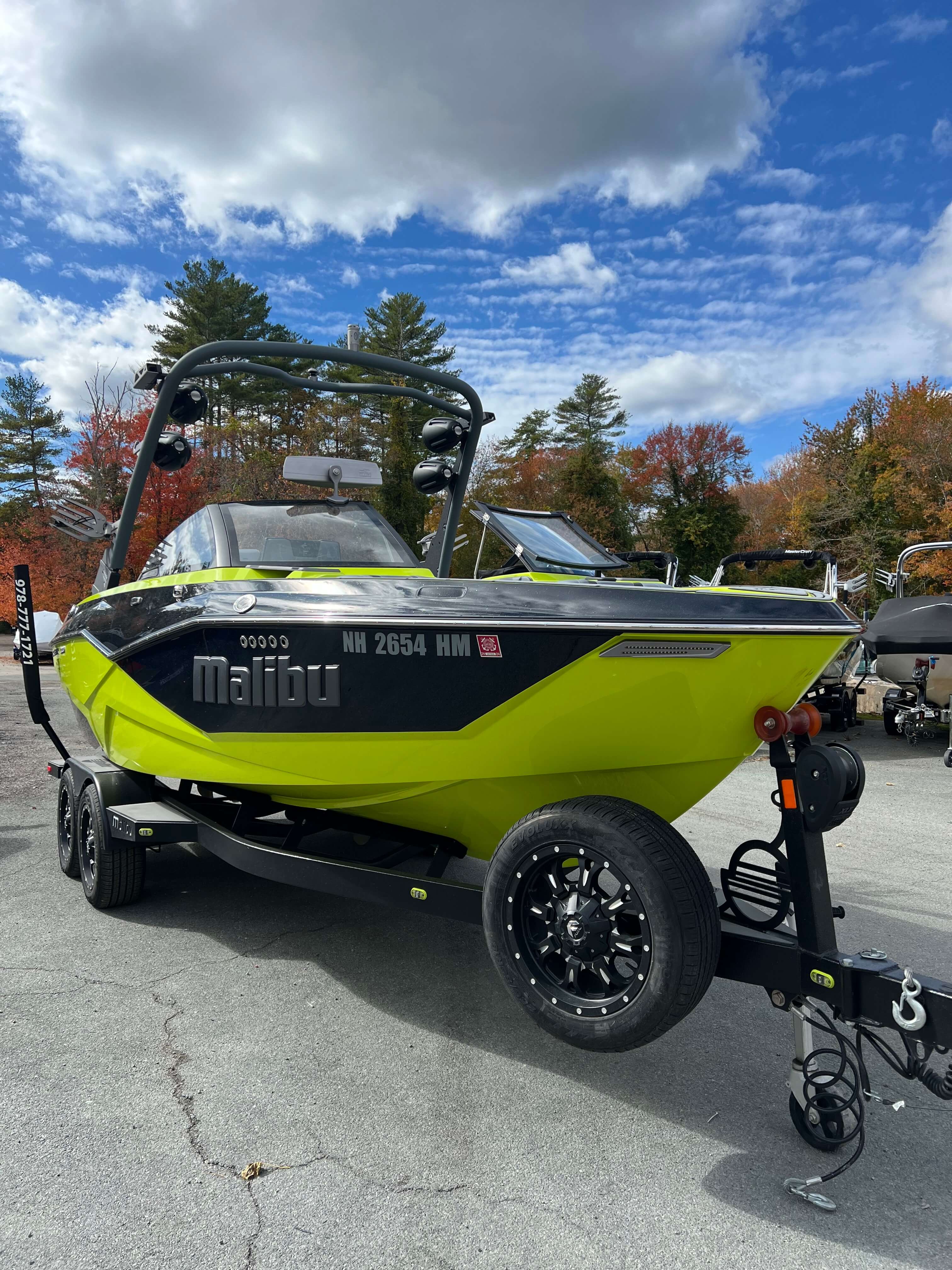 2023 Malibu 22 LSV with only 32 hours Icon